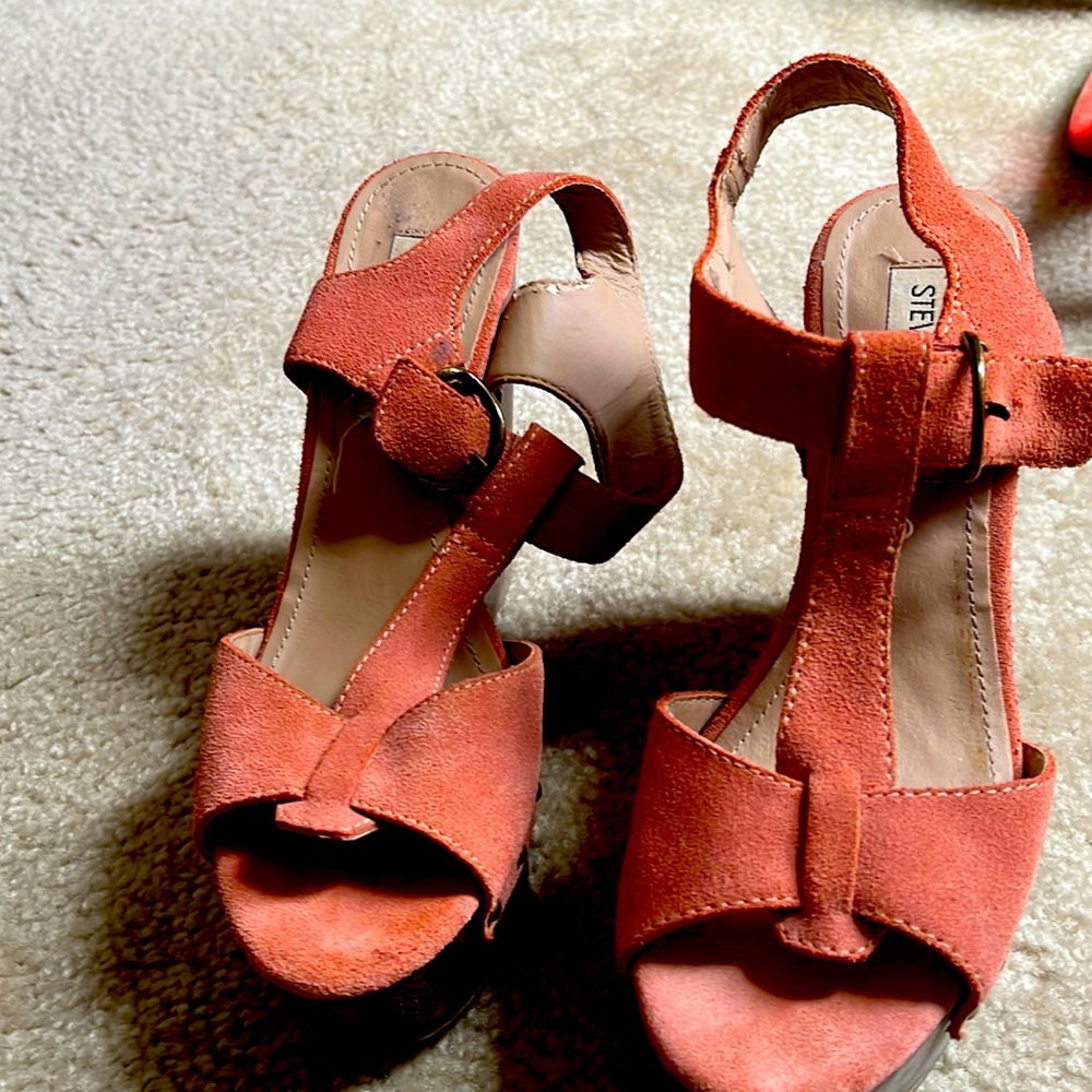 Platform shoe.